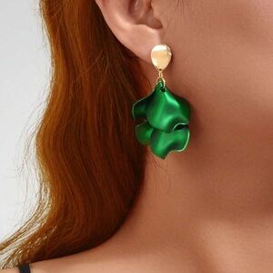 Elegant Green Floral Drop Earrings